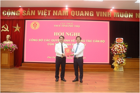 Đồng chí Nguyễn Huy Hồng giữ chức vụ Trưởng Thuế tỉnh Phú Thọ.