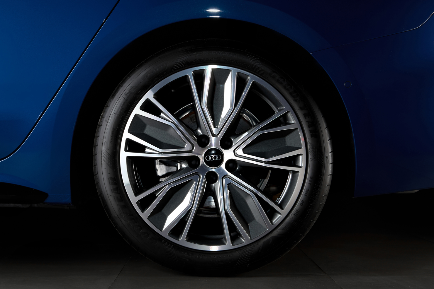 Audi Việt Nam bất ngờ hé lộ A5 Sedan hoàn toàn mới - Ảnh 3