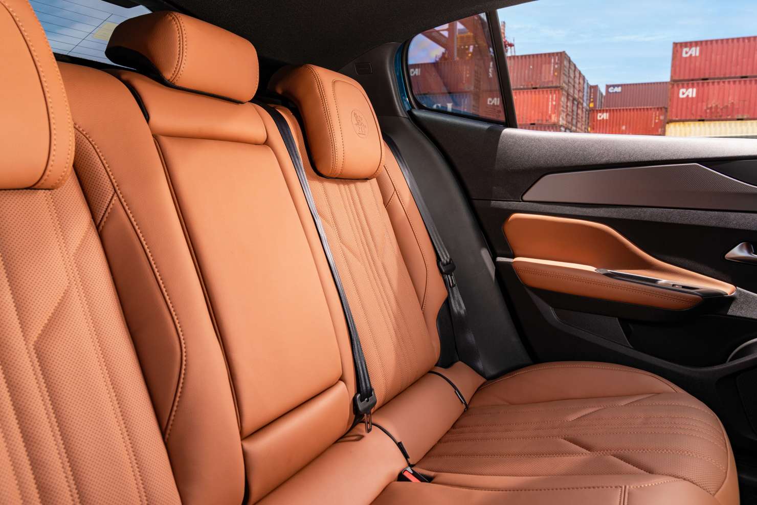 Peugeot 408 Legend Edition ra mắt tại Việt Nam: Dấu ấn 215 năm của thương hiệu Peugeot - Ảnh 4