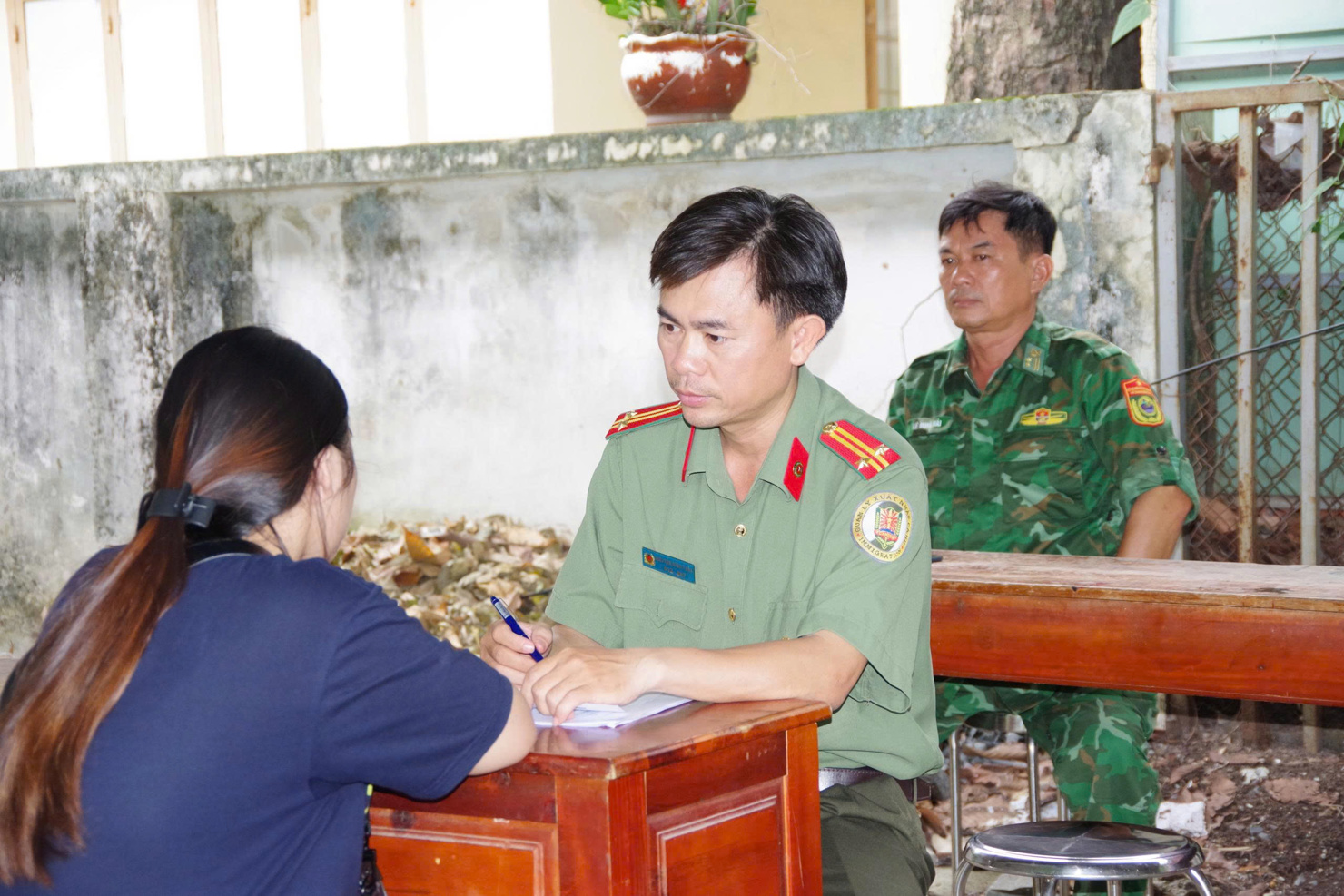 Lực lượng chức năng lấy lời khai