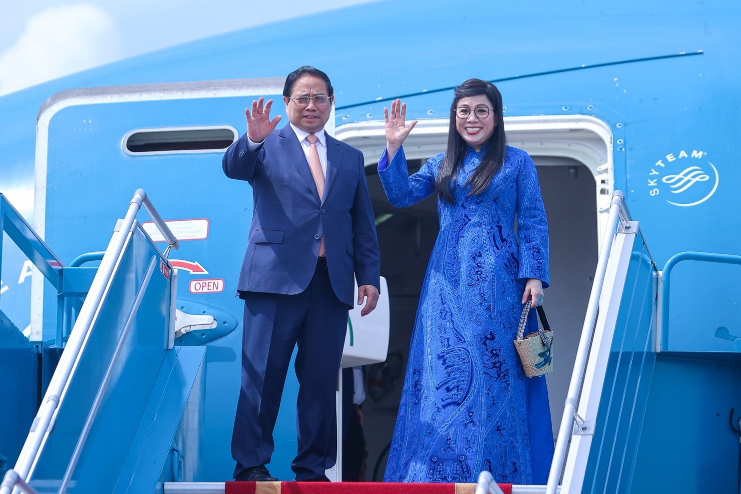 Thủ tướng Phạm Minh Chính và Phu nhân Lê Thị Bích Trân rời Hà Nội, lên đường tham dự Hội nghị Thượng đỉnh BRICS mở rộng năm 2025 và hoạt động song phương tại Brazil - Ảnh: VGP/Nhật Bắc. 