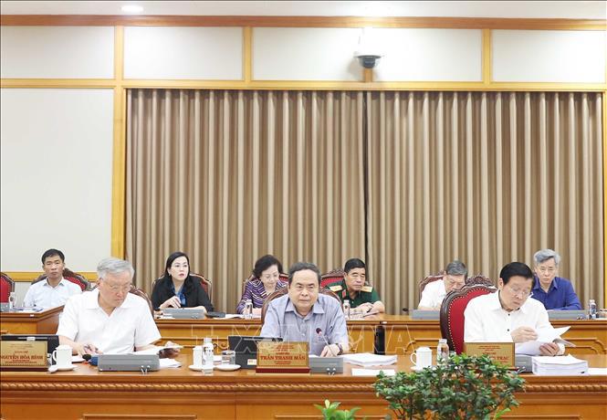 Các tỉnh ủy, thành ủy tăng cường công tác tuyên truyền, hướng dẫn để Nhân dân nắm được những quy định mới và địa điểm, cách thức làm việc mới của các cơ quan nhà nước ở địa phương; củng cố và duy trì sự đồng thuận, ủng hộ của Nhân dân đối với việc triển khai đơn vị hành chính 2 cấp - Ảnh: TTXVN. 