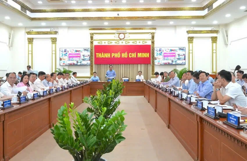 Phiên họp đánh giá kết quả kinh tế - xã hội 6 tháng đầu năm 2025 của UBND TP. Hồ Chí Minh. Ảnh: TL