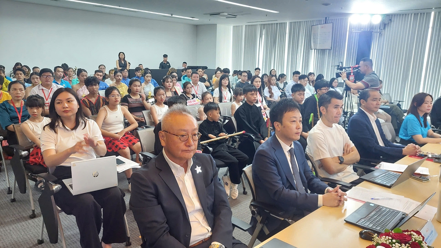 Các đại biểu dự chương trình “Chuyến đi hạnh phúc” 2025.
