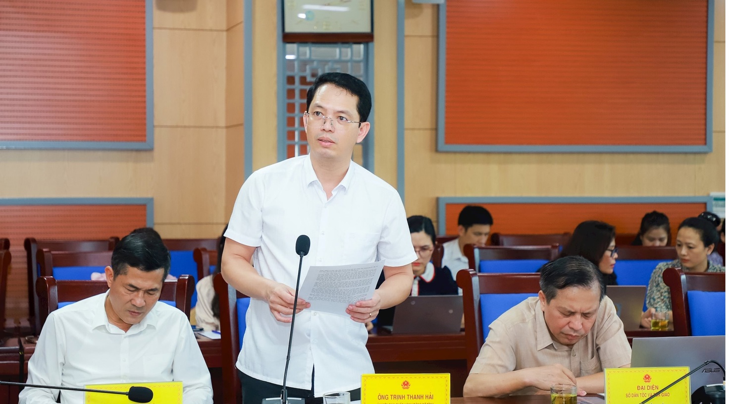 Lãnh đạo Sở Tài chính báo cáo tại buổi làm việc.