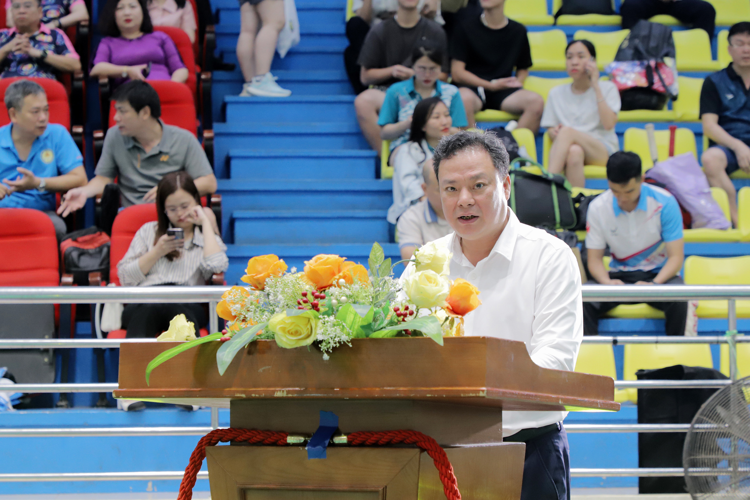 Ph&oacute; B&iacute; thư chuy&ecirc;n tr&aacute;ch Đảng ủy Bộ T&agrave;i ch&iacute;nh Đỗ Văn Trường ph&aacute;t biểu khai mạc giải thể thao.
