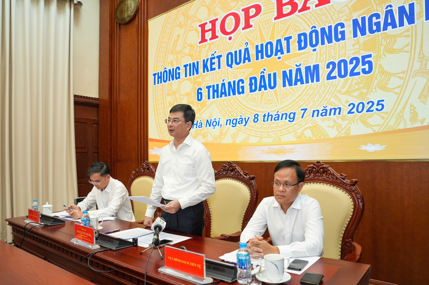 Ph&oacute; Thống đốc NHNN&nbsp;Phạm Thanh H&agrave; chủ tr&igrave; Họp b&aacute;o.