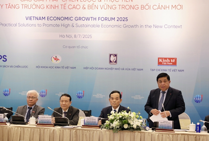 Phó Thủ tướng Chính phủ Nguyễn Chí Dũng đưa ra các giải pháp thúc đẩy tăng trưởng trong thời gian tới.