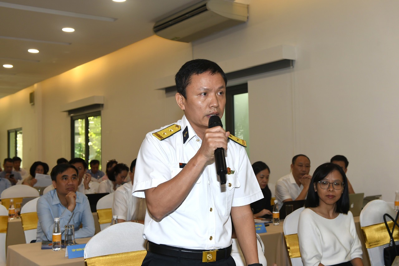 Đại diện Tổng Công ty Tân Cảng Sài Gòn đóng góp ý kiến.