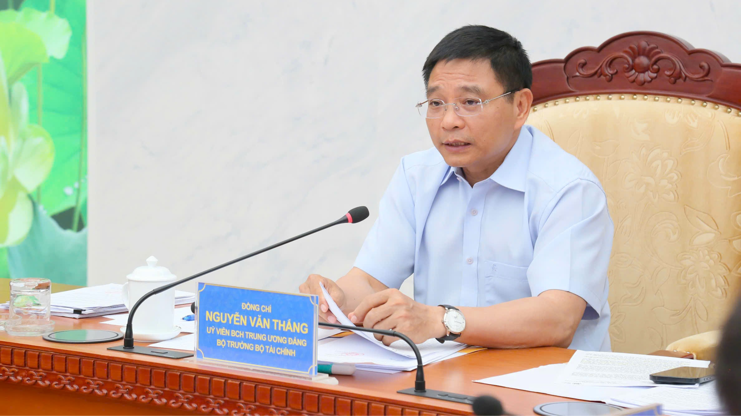 Bộ trưởng Bộ Tài chính Nguyễn Văn Thắng phát biểu chỉ đạo Hội nghị.