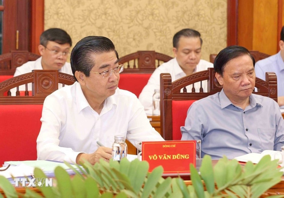 Phó Chủ tịch Quốc hội Nguyễn Khắc Định và Phó Trưởng Ban Thường trực Ban Nội chính Trung ương Võ Văn Dũng tham dự Phiên họp thứ 28 Ban Chỉ đạo Trung ương về phòng, chống tham nhũng, lãng phí, tiêu cực. Ảnh: TTXVN. 