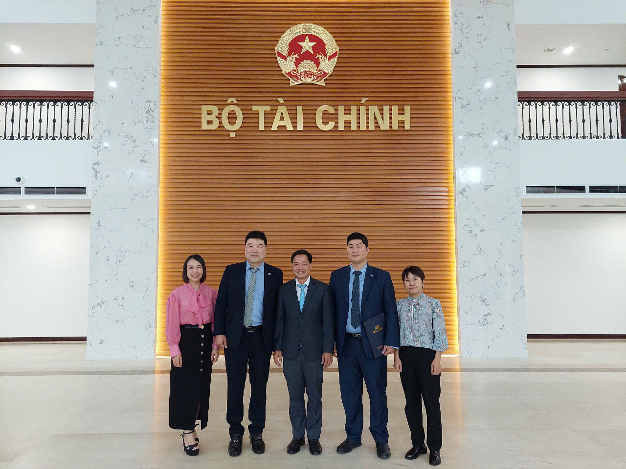 Đoàn đại diện Kocham làm việc với Cục Đầu tư nước ngoài - Bộ Tài chính.