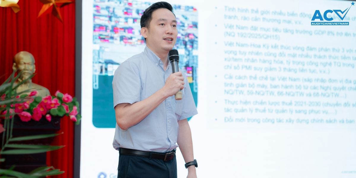 Ông Hoàng Việt Dũng - Giám đốc Tư vấn Thuế - Grant Thornton Việt Nam, CEO Hà Nội cung cấp đến đại biểu thông tin về thuế đến đại biểu.
