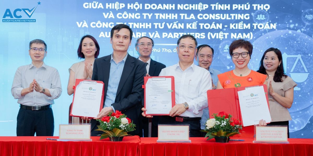 Lễ ký kết biên bản ghi nhớ (MoU) giữa Hiệp hội Doanh nghiệp Tỉnh Phú Thọ, Công ty AuditCare Việt Nam, và Công ty TLA Consulting.
