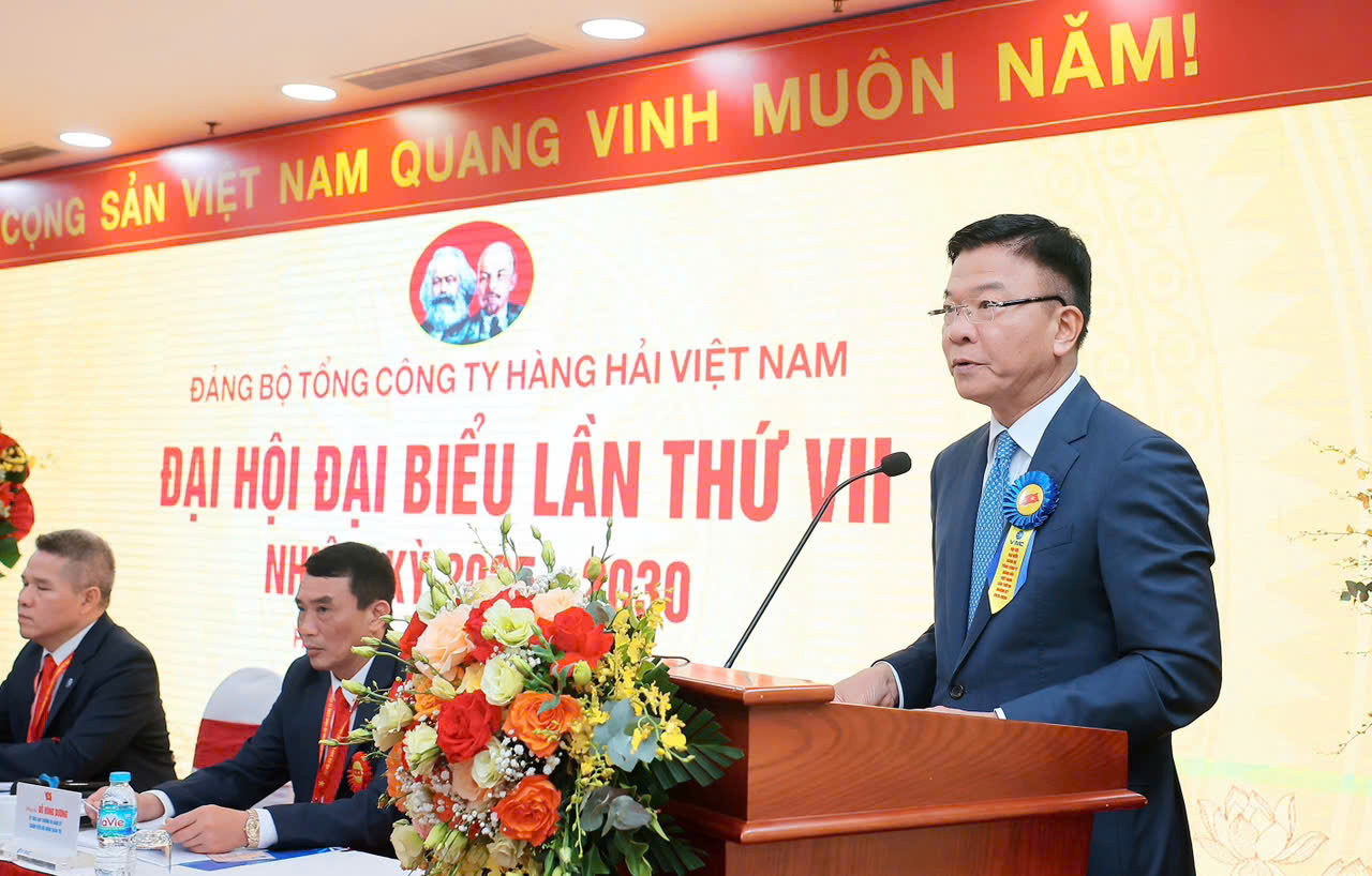 Ph&oacute; Thủ tướng L&ecirc; Th&agrave;nh Long ph&aacute;t Đại hội Đảng bộ VIMC lần thứ VII