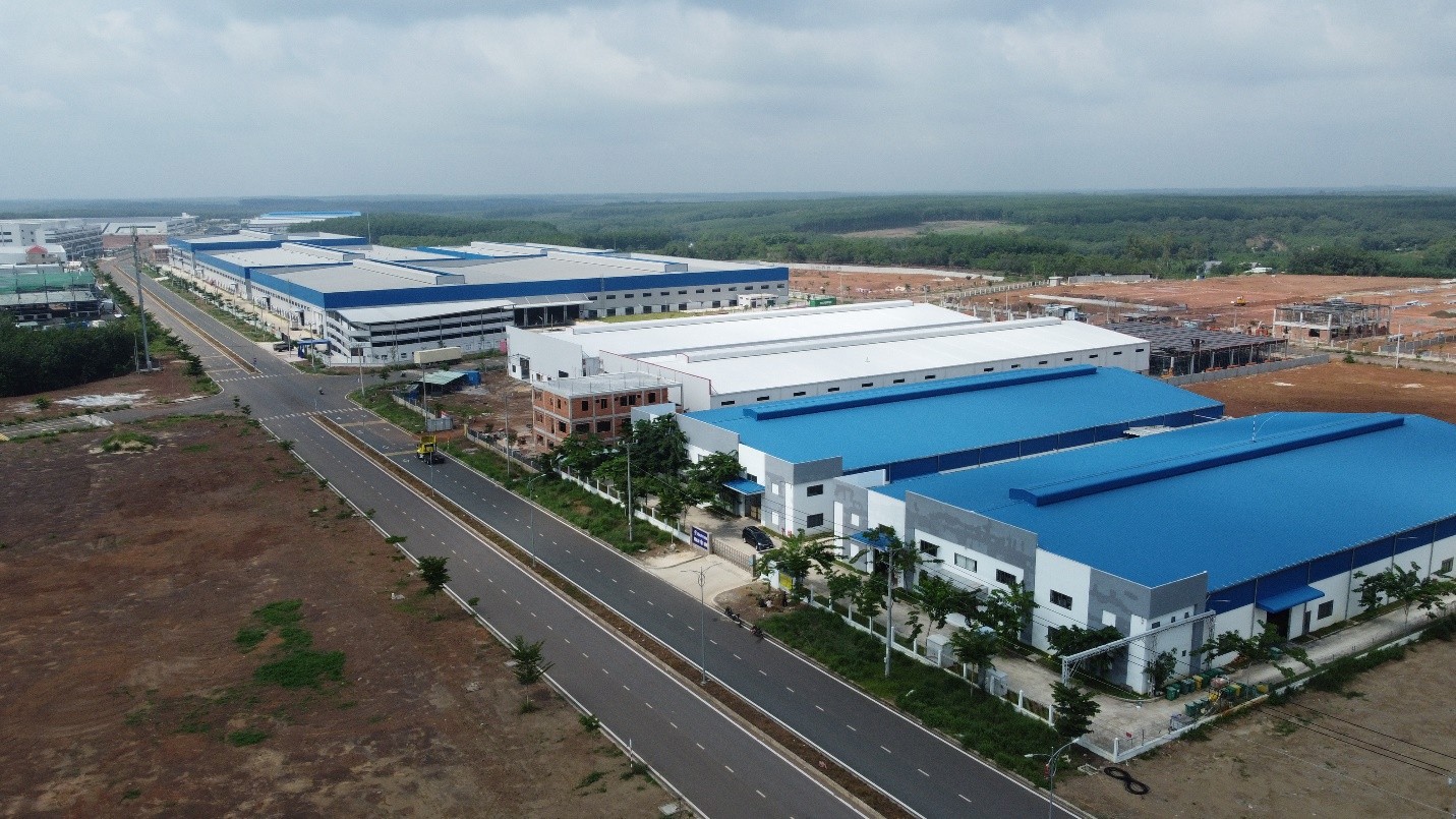Hàng loạt nhà máy, xưởng sản xuất được xây dựng tại cụm công nghiệp Tân Tiến 1, 2.