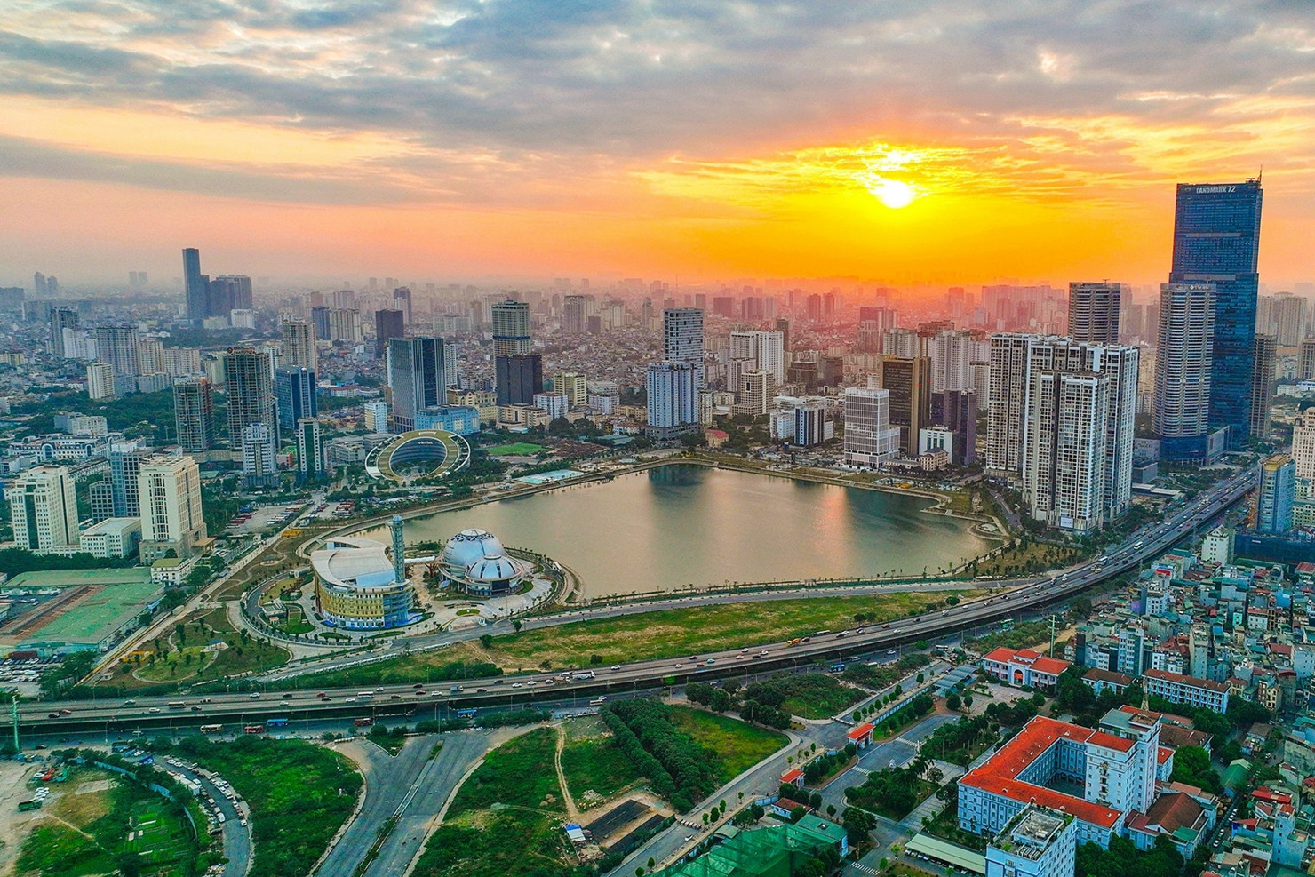 Thị trường bất động sản Việt Nam đang bước v&agrave;o giai đoạn chuyển m&igrave;nh mạnh mẽ.