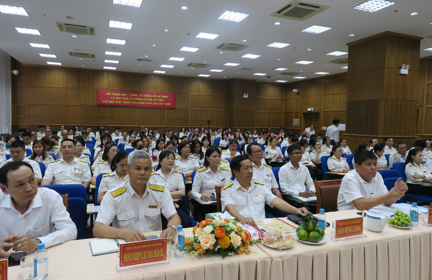 Thuế cơ sở 1 phấn đấu thu ng&acirc;n s&aacute;ch vượt tr&ecirc;n 15% dự to&aacute;n năm. Ảnh: Đức Mỹ