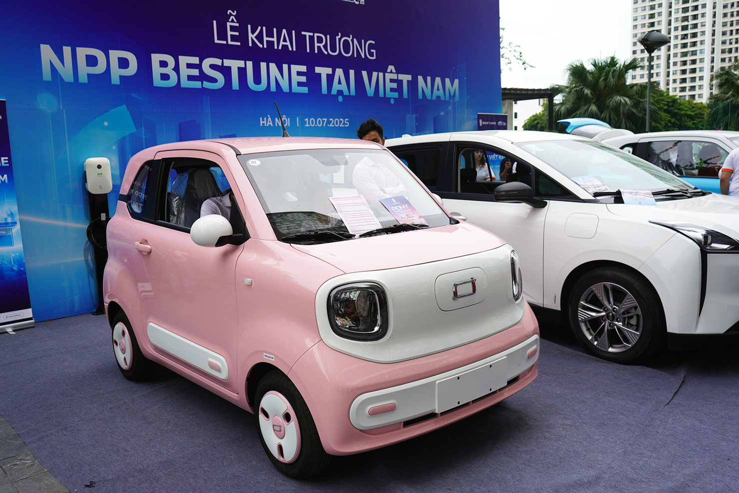 Showroom Bestune đầu tiên (tại Khu khối nối Tòa N02 T1 Chung cư Ngoại Giao Đoàn, showroom Bestune Hà Nội) sẽ trưng bày và giới thiệu các sản phẩm ô tô điện Bestune.