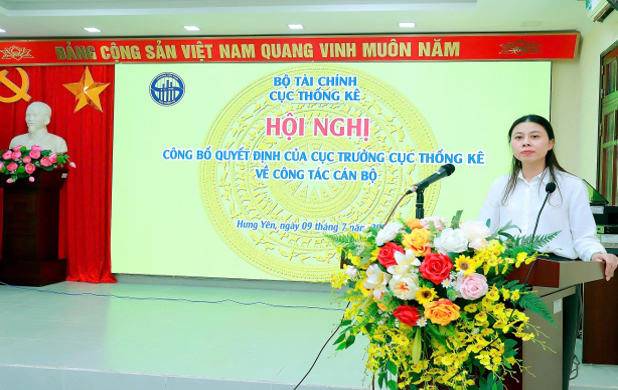 B&agrave; Đỗ Thị Ngọc, Ph&oacute; Cục trưởng Cục Thống k&ecirc;, ph&aacute;t biểu tại Hội nghị C&ocirc;ng bố Quyết định bổ nhiệm l&atilde;nh đạo Thống k&ecirc; tỉnh Hưng Y&ecirc;n.