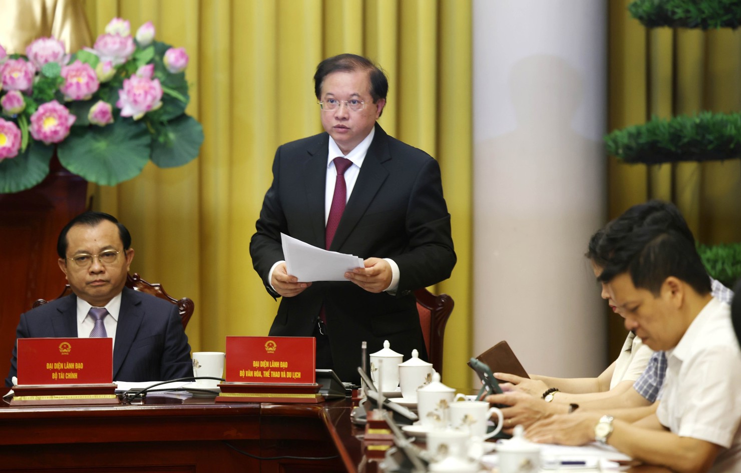 Thứ trưởng Bộ Văn h&oacute;a, Thể thao v&agrave; Du lịch Tạ Quang Đ&ocirc;ng ph&aacute;t biểu tại buổi họp b&aacute;o - Ảnh: VGP/Đức Tu&acirc;n