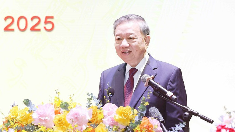 Tổng Bí thư Tô Lâm phát biểu chỉ đạo Đại hội đại biểu Đảng bộ xã Nghĩa Trụ lần thứ nhất, nhiệm kỳ 2025-2030. (Ảnh: Thống Nhất/TTXVN).