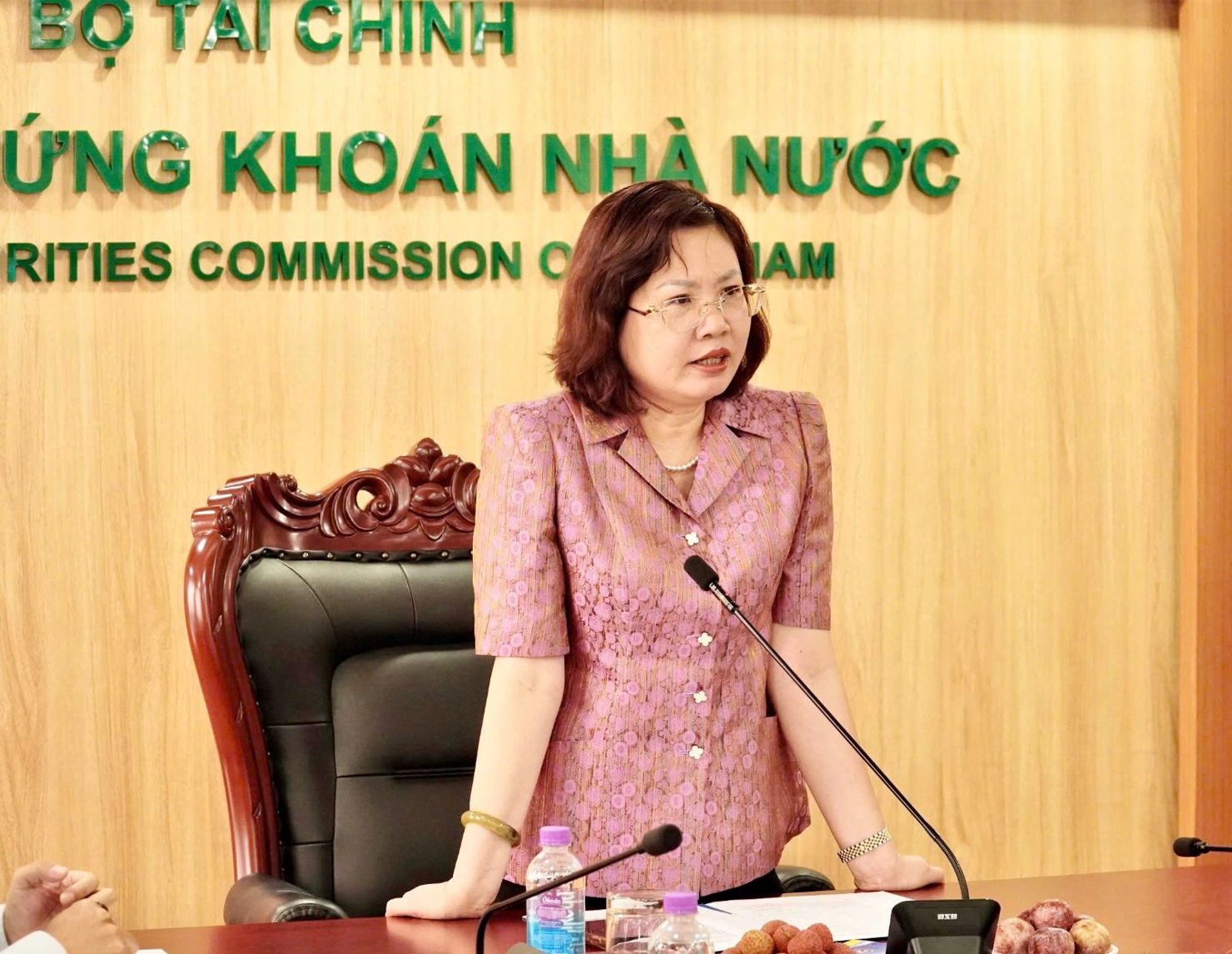 Chủ tịch Ủy ban CKNN Vũ Thị Chân Phương phát biểu tại Hội nghị.