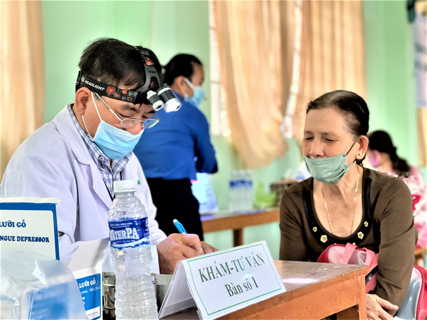 Đến nay 93,3% người dân khu vực nông thôn đã có thẻ bảo hiểm y tế hay sổ/thẻ/giấy khám chữa bệnh miễn phí.