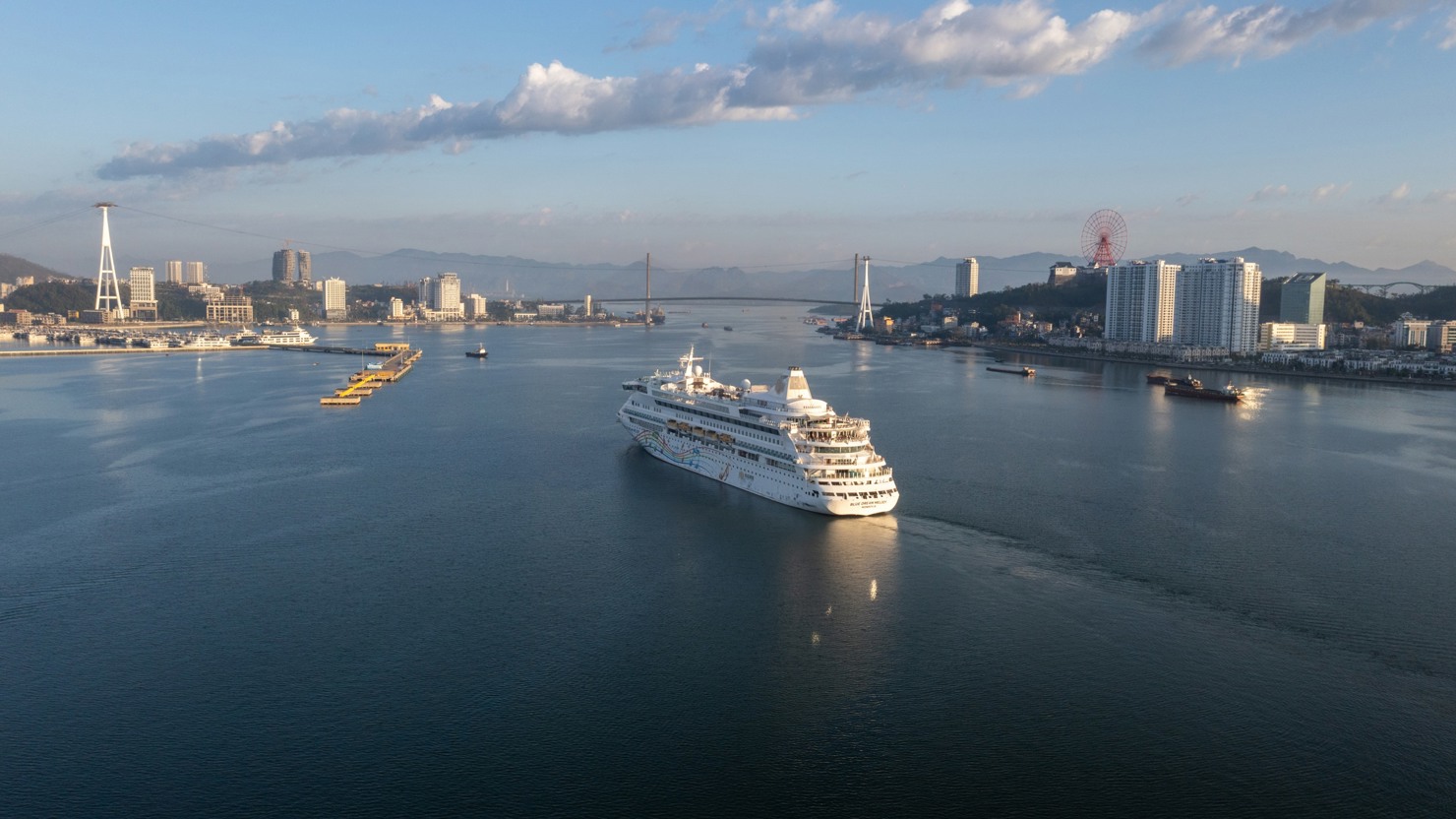 Cảng tàu khách quốc tế Hạ Long nằm trong quần thể Sun Elite City, có thể đón được các siêu du thuyền trên thế giới. Ảnh: AD