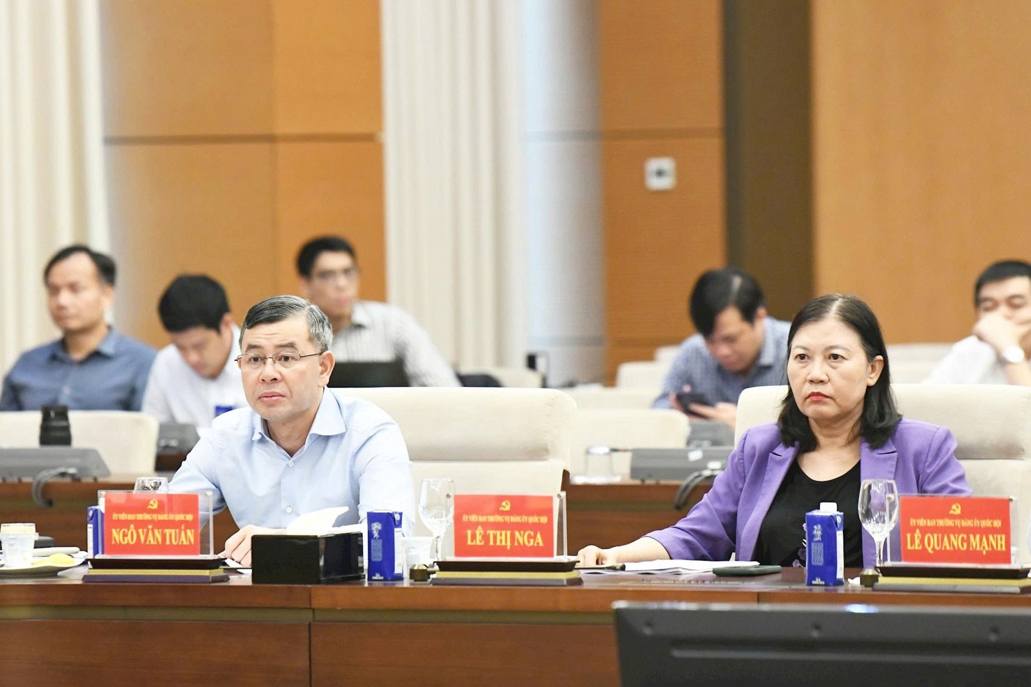 Tổng Kiểm toán Nhà nước Ngô Văn Tuấn, Phó Chủ nhiệm Thường trực Ủy ban Dân nguyện và Giám sát Lê Thị Nga và các đại biểu dự hội nghị. Ảnh: Lâm Hiển