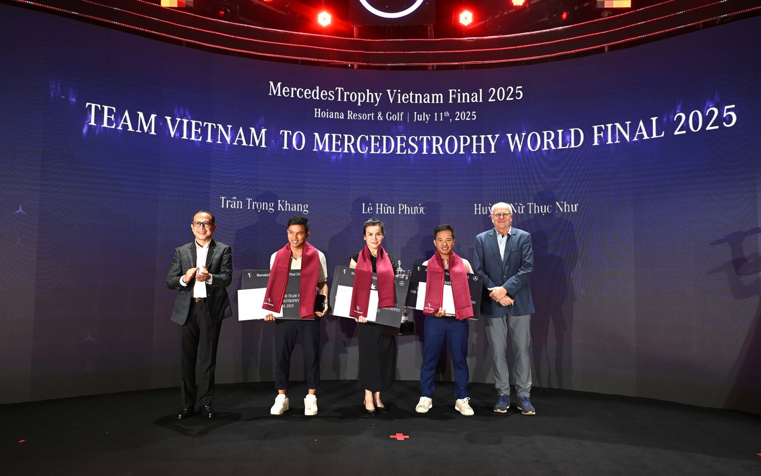 Kh&eacute;p lại chung kết MercedesTrophy Việt Nam 2025, 3 g&ocirc;n thủ xuất sắc đại diện Đội Việt Nam tranh t&agrave;i tại MercedesTrophy World Final 2025 l&agrave;: Trần Trọng Khang, L&ecirc; Hữu Phước, Huỳnh Nữ Thục Như.