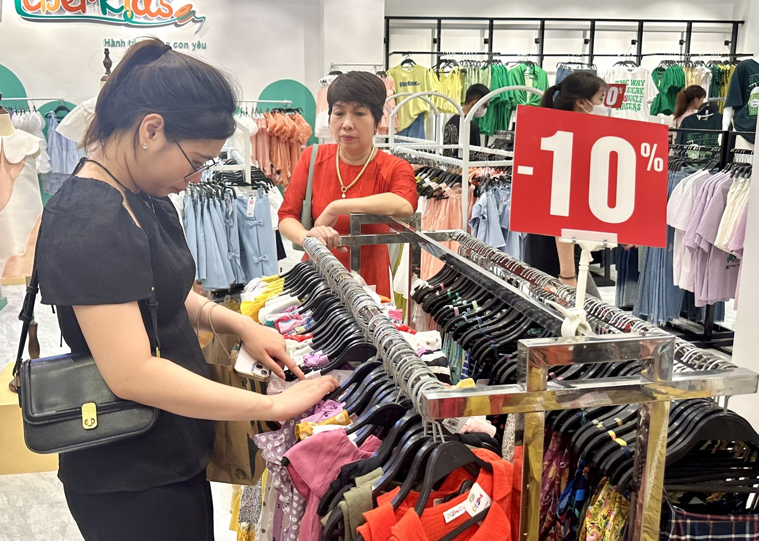 Cần điều chỉnh hợp lý giá hàng hoá, dịch vụ vào thời điểm phù hợp. Ảnh minh hoạ: H.Dịu