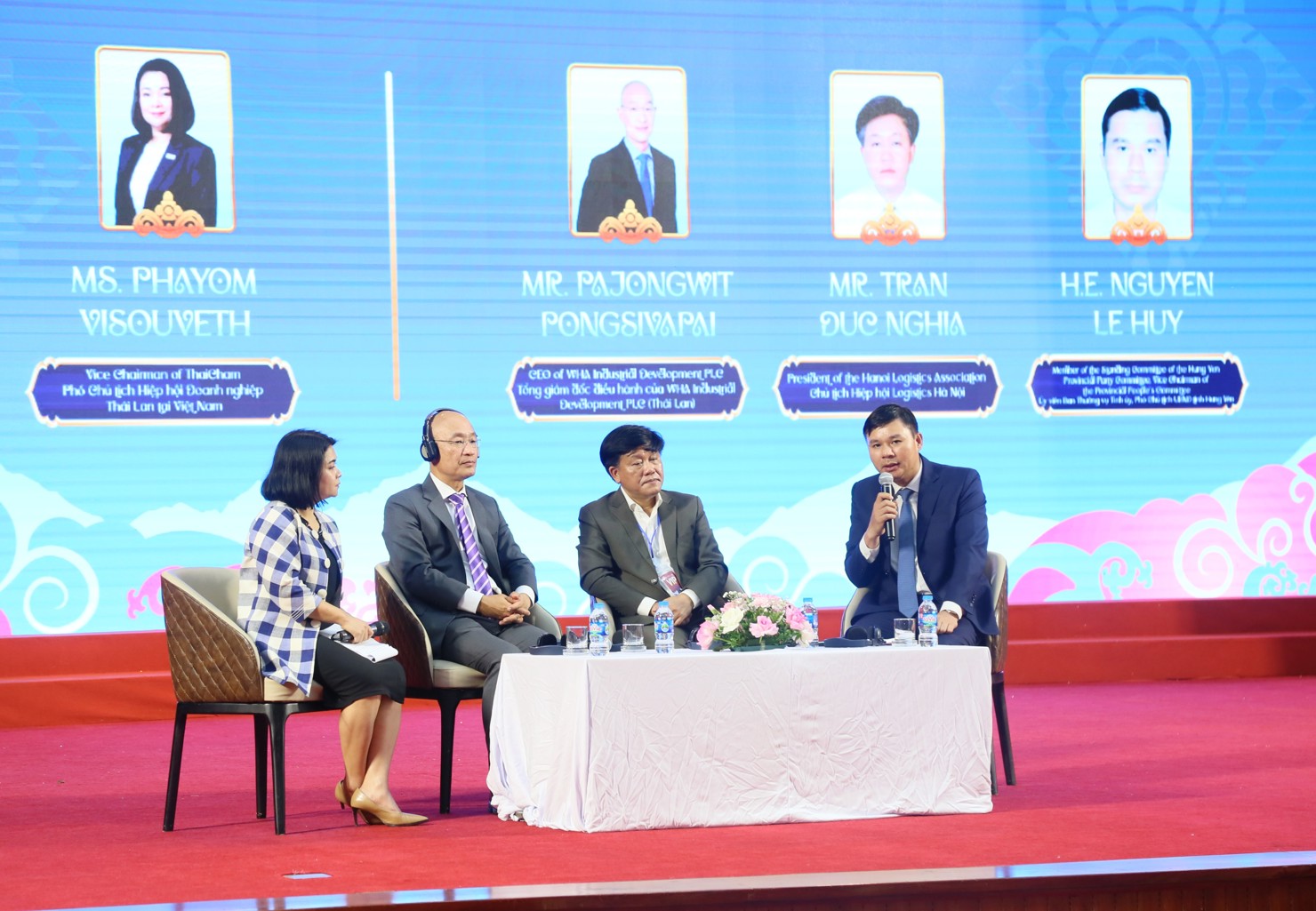 Các đại biểu dự phiên thảo luận với chủ đề "Kết nối chuỗi cung ứng giữa Thái Lan và Việt Nam".