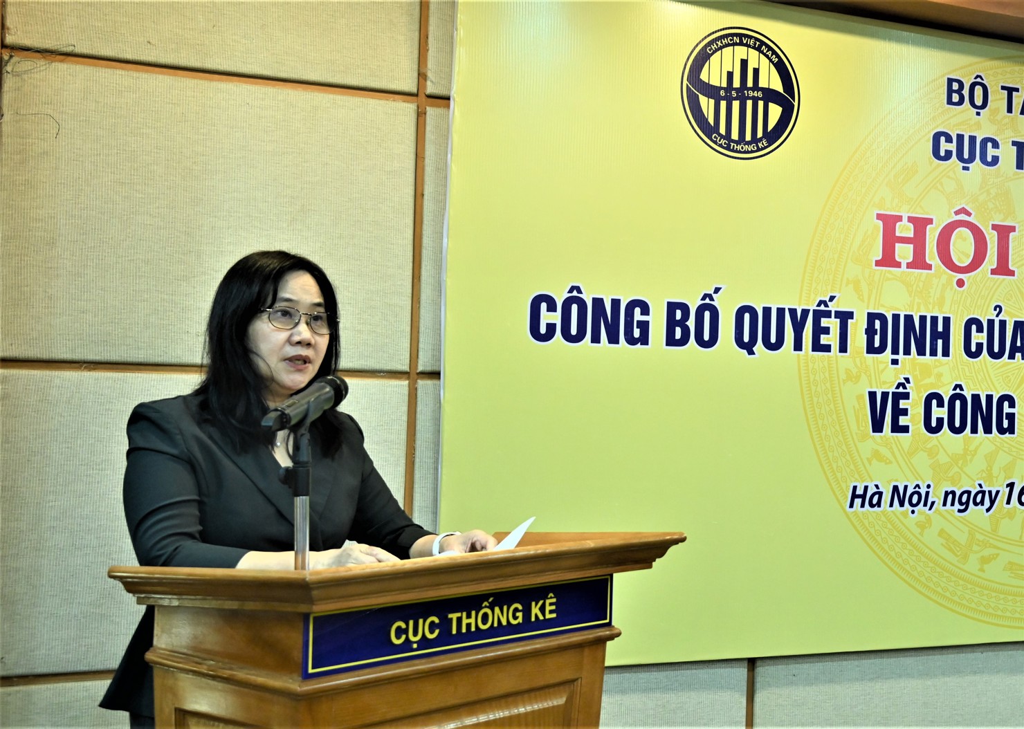Cục trưởng Cục Thống kê (Bộ Tài chính) Nguyễn Thị Hương phát biểu tại Hội nghị