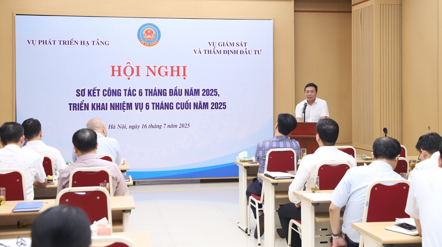 Quyền Vụ trưởng Vụ Gi&aacute;m s&aacute;t v&agrave; thẩm định đầu tư Đo&agrave;n Đức Th&agrave;nh ph&aacute;t biểu tại hội nghị.
