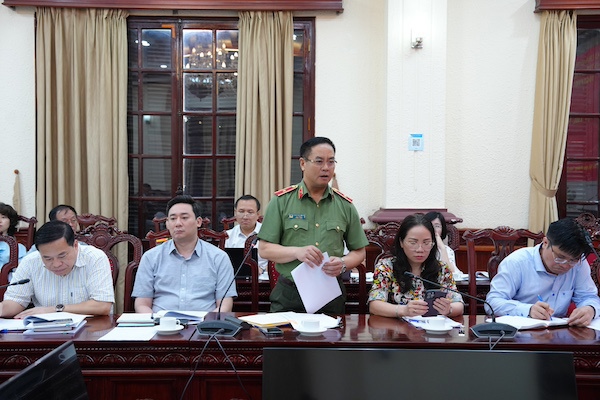 Thiếu tướng Phạm C&ocirc;ng Nguy&ecirc;n, Cục trưởng Cục Ph&aacute;p chế v&agrave; Cải c&aacute;ch h&agrave;nh ch&iacute;nh, tư ph&aacute;p (Bộ C&ocirc;ng an) đề nghị mạnh dạn bỏ c&aacute;c thủ tục kh&ocirc;ng cần thiết cho người d&acirc;n. Ảnh: MOJ