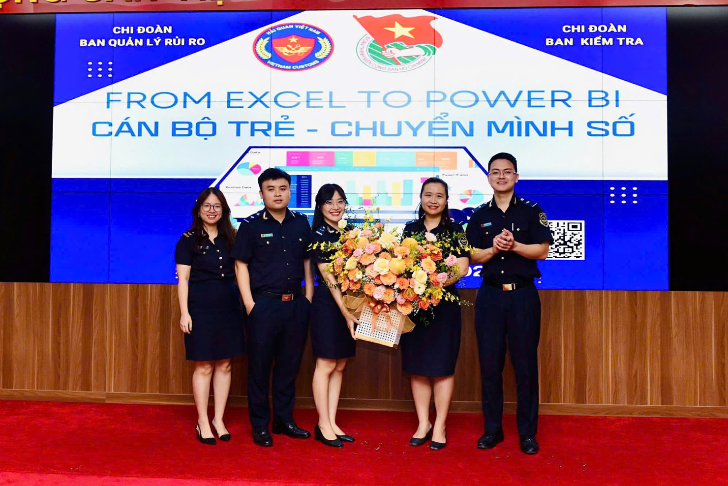 Ban Chấp hành Đoàn Cục Hải quan chúc mừng Chi đoàn Ban Quản lý rủi ro và Chi đoàn Ban Kiểm tra đã tổ chức thành công Hội thảo.