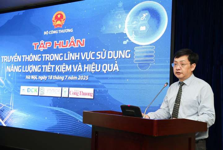 Ông Đặng Hải Dũng - Phó Cục trưởng Cục Đổi mới sáng tạo, Chuyển đổi xanh và Khuyến công phát biểu tại hội nghị.