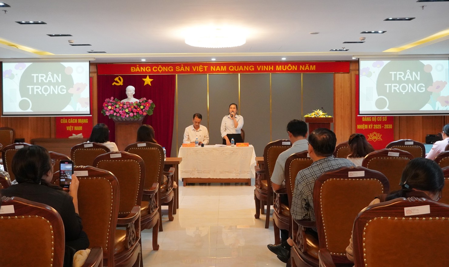 Đại diện ph&ograve;ng Thanh tra - Kiểm tra trao đổi về chế t&agrave;i xử l&yacute; vi phạm