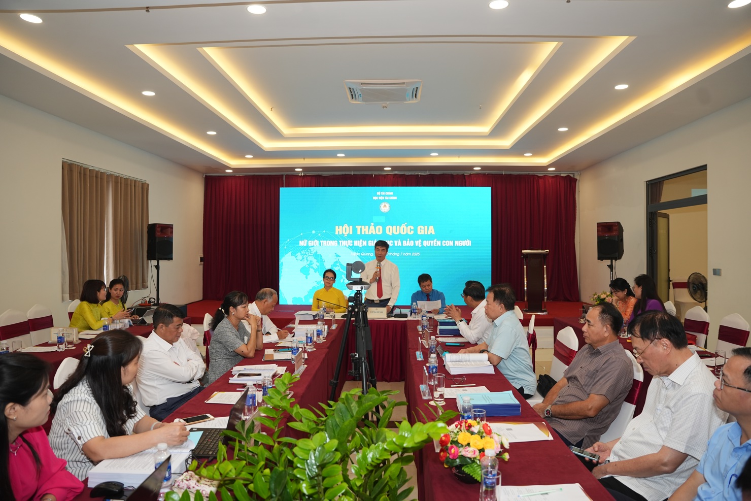 To&agrave;n cảnh Hội thảo.