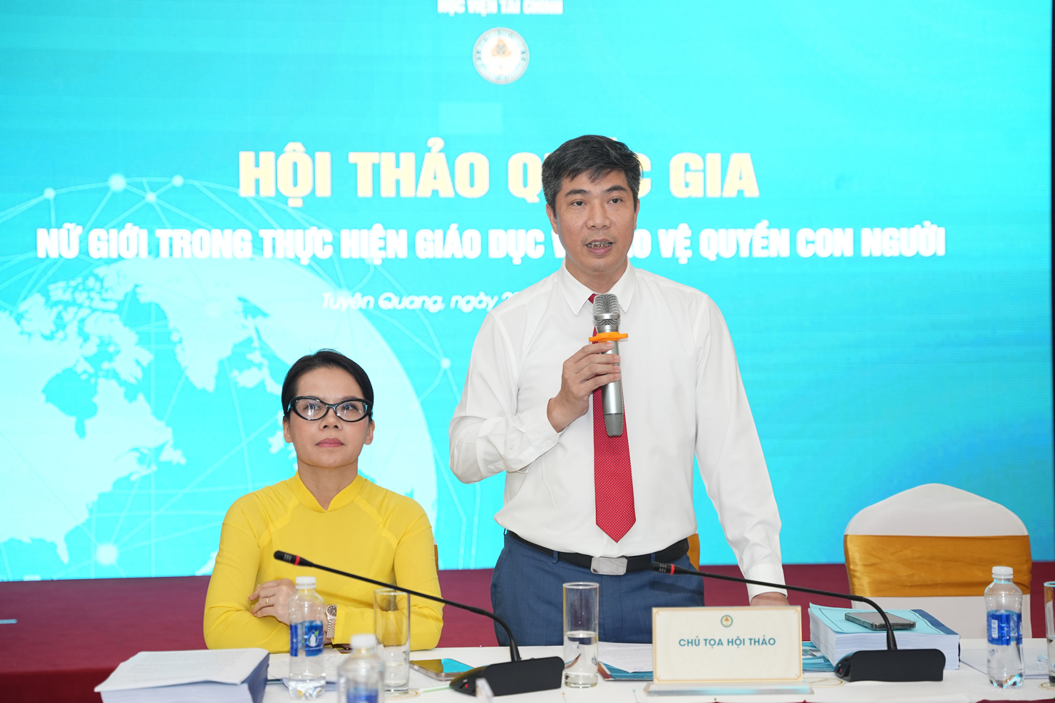 PGS.TS. Nguyễn Đ&agrave;o T&ugrave;ng - Gi&aacute;m đốc Học viện T&agrave;i ch&iacute;nh ph&aacute;t biểu tại Hội thảo.