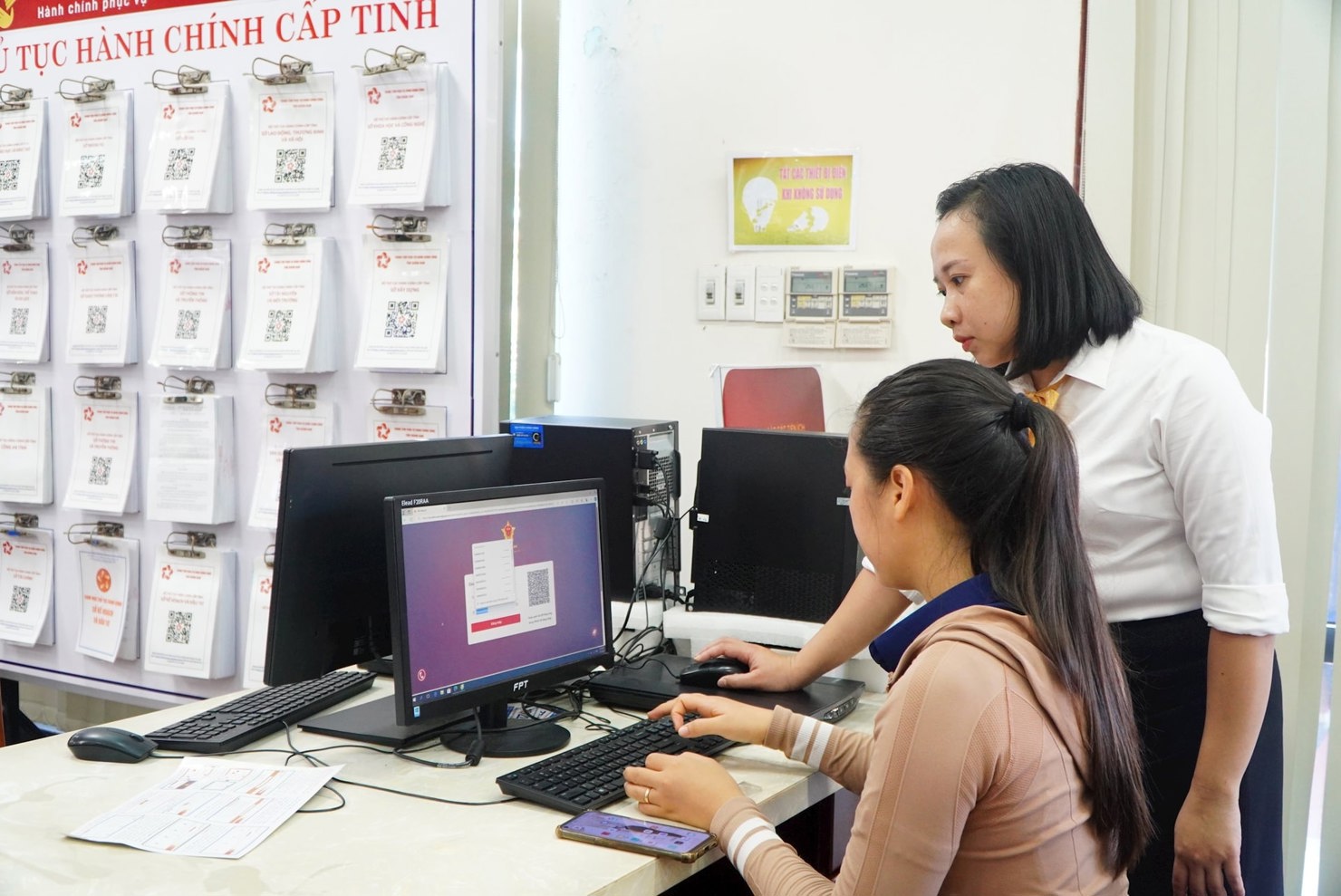 Đến năm 2025, duy tr&igrave; v&agrave; cung cấp thực chất, hiệu quả 25 dịch vụ c&ocirc;ng trực tuyến to&agrave;n tr&igrave;nh đ&atilde; t&iacute;ch hợp tr&ecirc;n Cổng Dịch vụ c&ocirc;ng quốc gia.