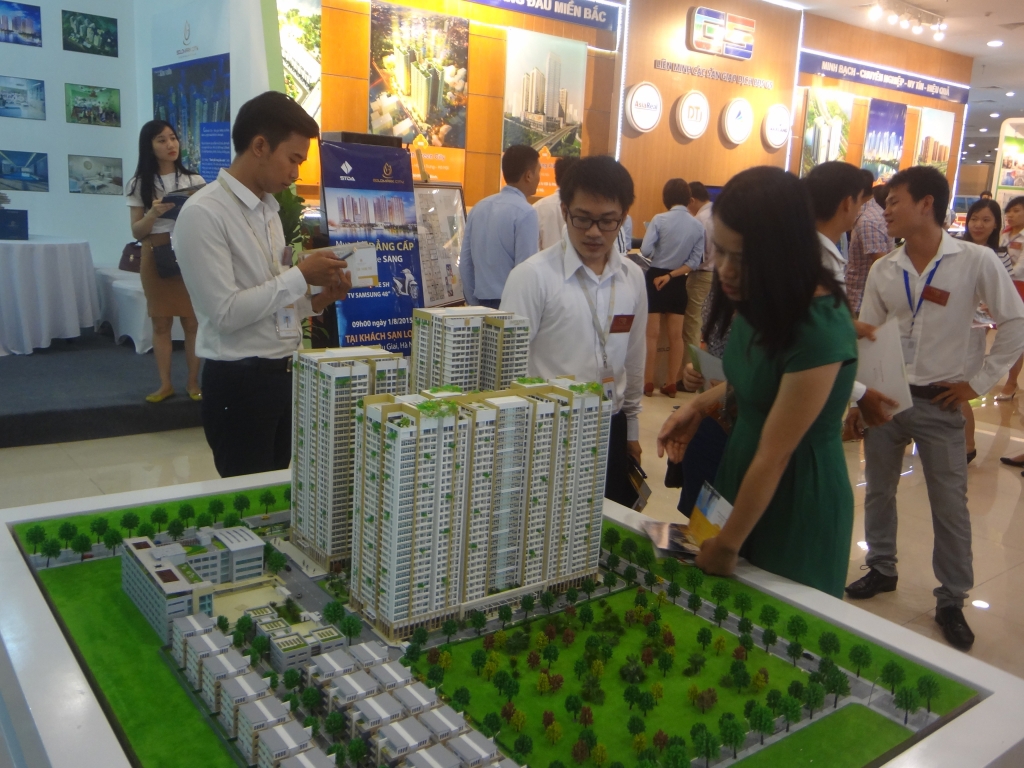 Nguồn cung thiếu hụt nghiêm trọng đã góp phần đẩy giá nhà tăng cao. Ảnh: Thu Hiền.