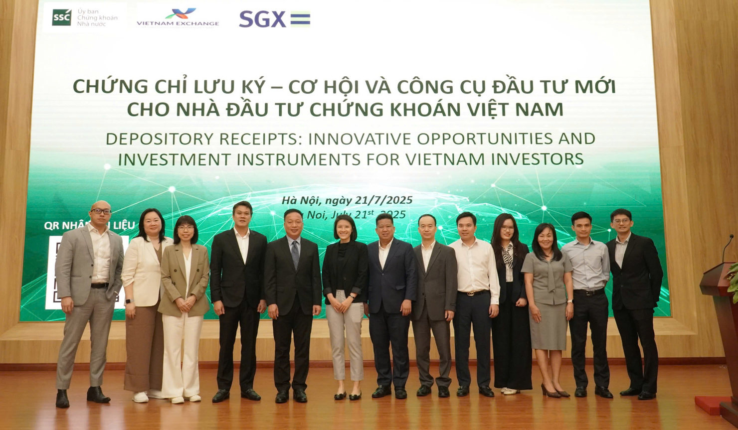C&aacute;c đại biểu chụp ảnh lưu niệm tại Hội thảo.