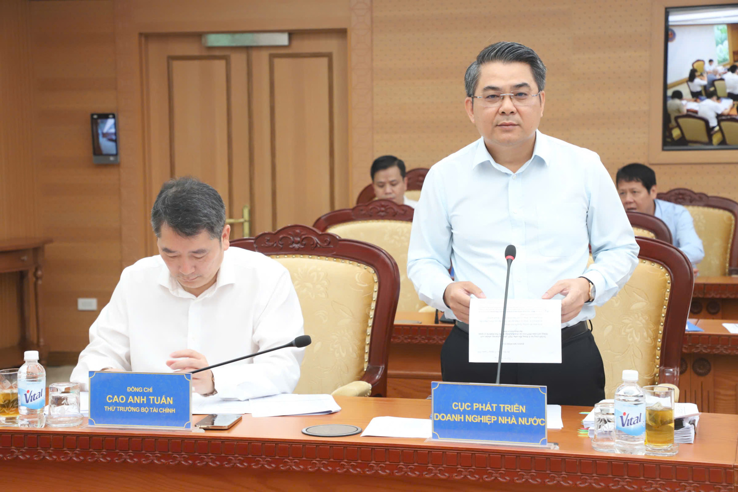 Ông Phùng Quốc Chí - Cục trưởng Cục Phát triển doanh nghiệp Nhà nước báo cáo tại Hội nghị.