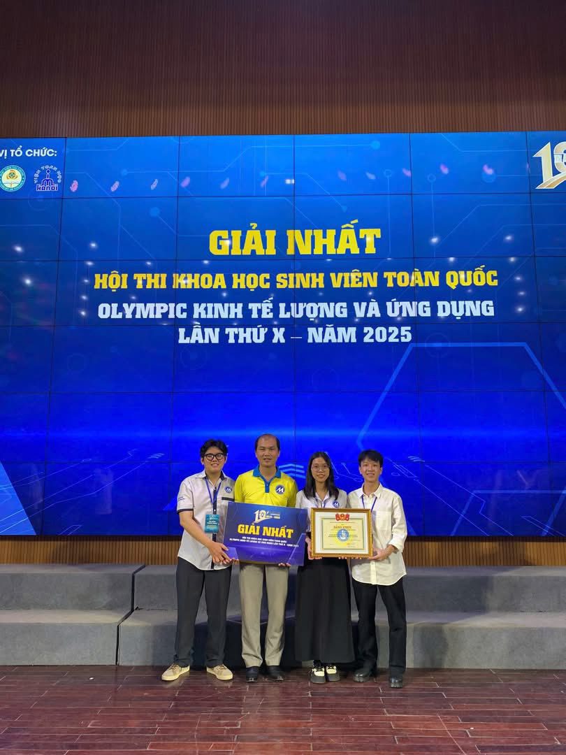 Đội tuyển UFM giành được nhiều giải lớn tại Cuộc thi Khoa học Sinh viên toàn quốc "Olympic Kinh tế lượng và Ứng dụng" lần thứ X.