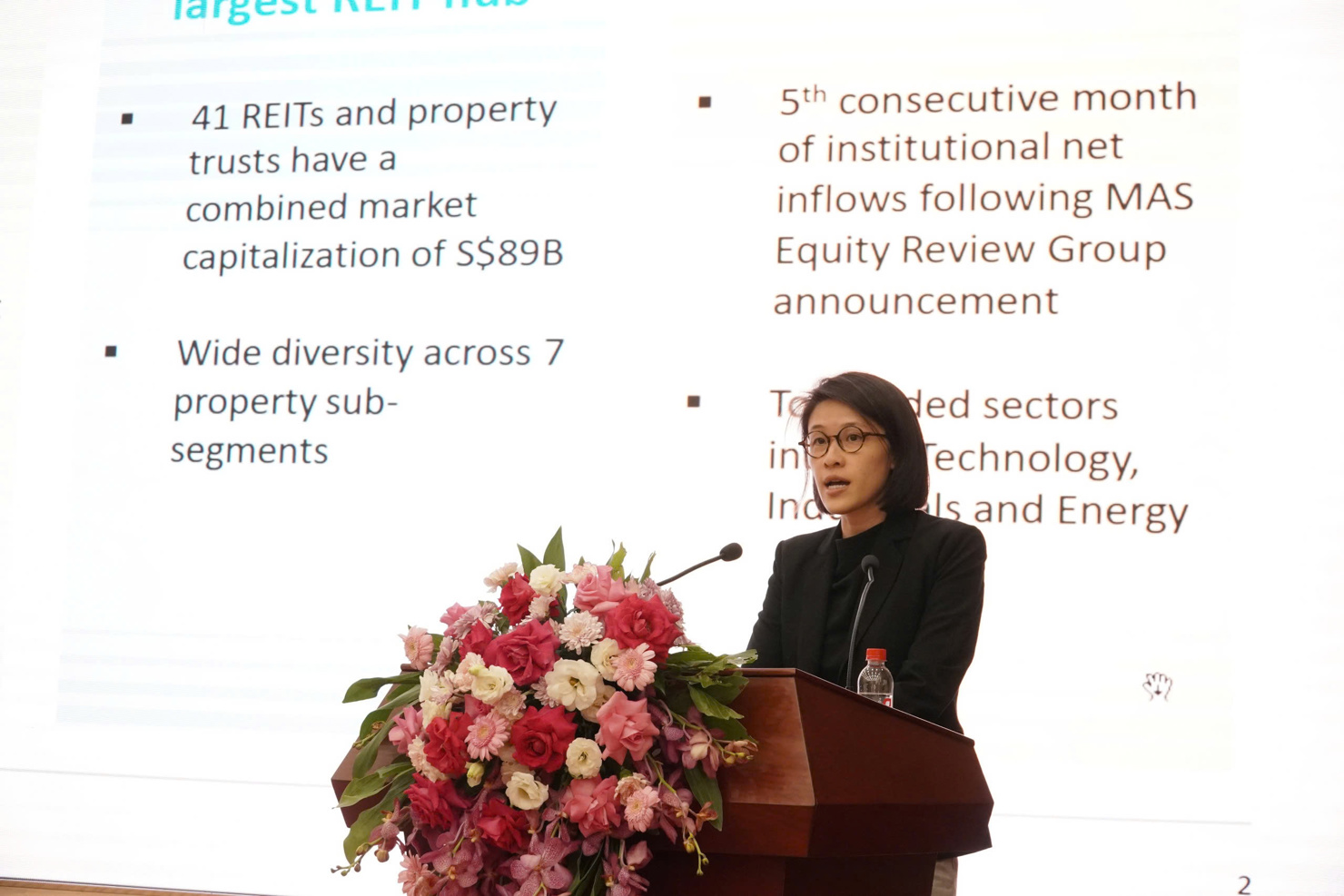 B&agrave; Bernice Tan - Ph&oacute; Chủ tịch Sở GDCK Singapore tr&igrave;nh b&agrave;y tại Hội thảo.