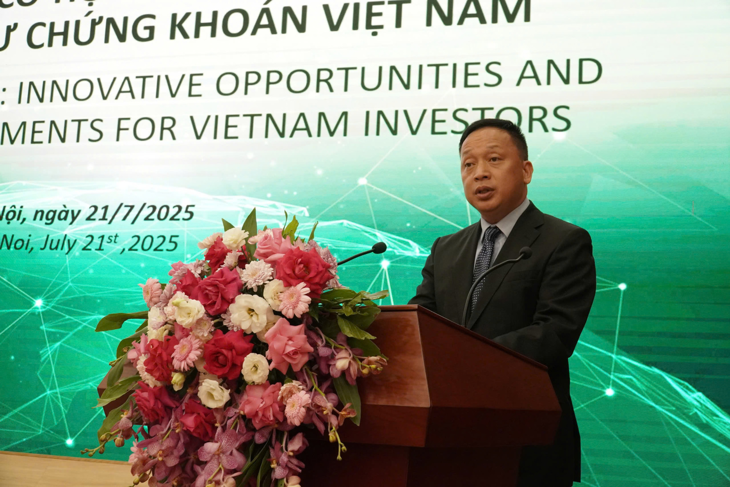 &Ocirc;ng Vũ Ch&iacute; Dũng, Trưởng Ban ph&aacute;p chế - Đối ngoại, UBCKNN ph&aacute;t biểu khai mạc Hội thảo