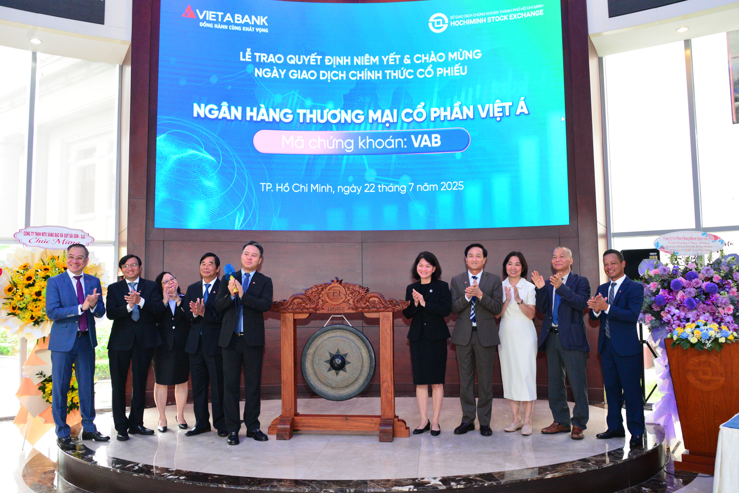 Nghi thức đ&aacute;nh cồng tại HOSE mở ra chặng đường ph&aacute;t triển mới của VAB