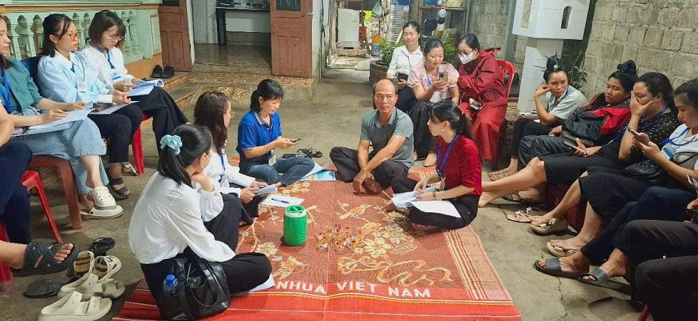 Điều tra viên tiến hành thu thập thông tin TĐTNN 2025 tại xã Thanh Xương (cũ) nay là phường Mường Thanh (mới)